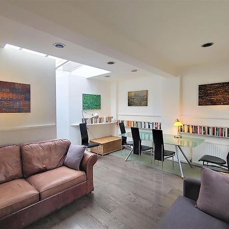 Stylish Apartment Near Carnaby Street, Sleeps 4. London Kültér fotó