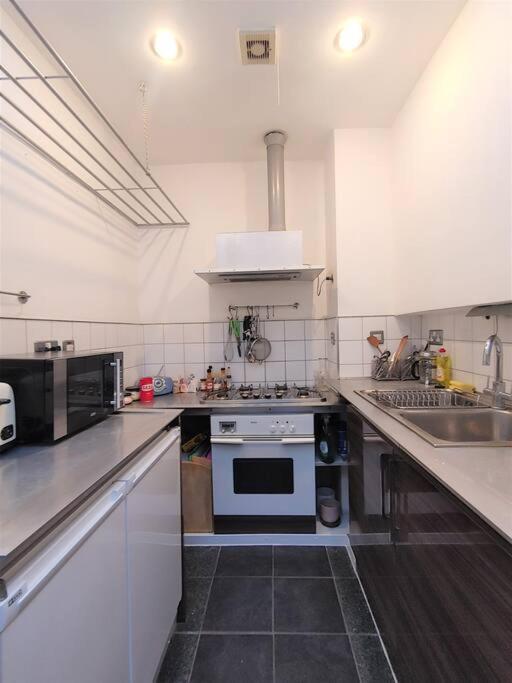 Stylish Apartment Near Carnaby Street, Sleeps 4. London Kültér fotó