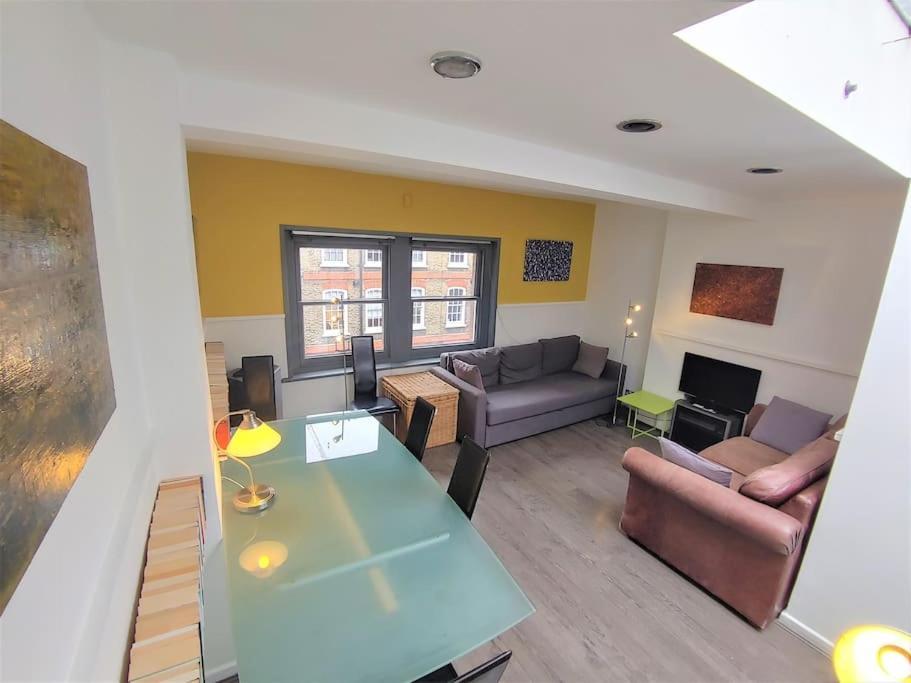 Stylish Apartment Near Carnaby Street, Sleeps 4. London Kültér fotó