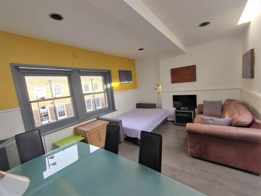 Stylish Apartment Near Carnaby Street, Sleeps 4. London Kültér fotó