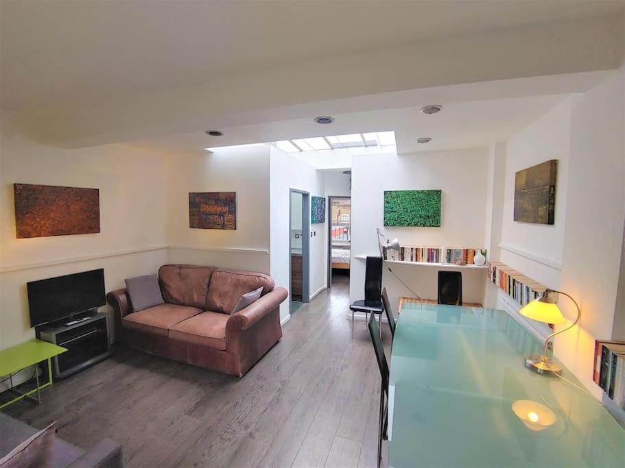 Stylish Apartment Near Carnaby Street, Sleeps 4. London Kültér fotó